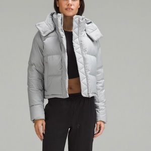 - NWT Lululemon Wunder puff crop jacket . Size 6 . Silver drop.